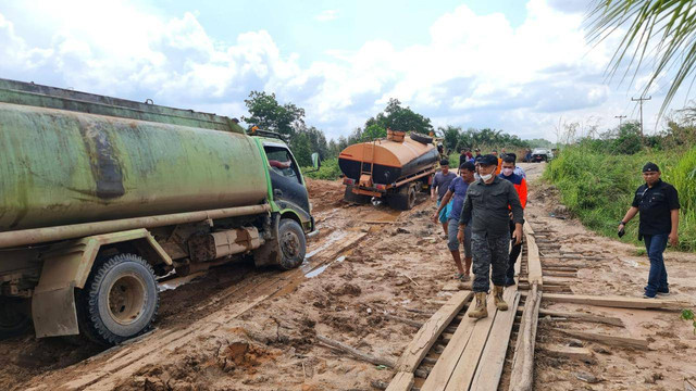 Sekda Ketapang memastikan jalan Pelang-Batu Tajam bisa dilalui para kontingen MTQ tingkat provinsi.