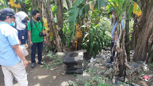 Dua benda bersejarah ditemukan di wilayah Gancahan VI, Sidomulyo, Kecamatan Godean, Kabupaten Sleman. Foto: Arfiansyah Panji/kumparan