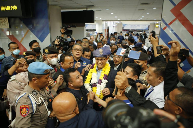 Penyambutan Anies Baswedan oleh ribuan massa di Medan, pada Jumat (5/11/2022). Foto: NasDem
