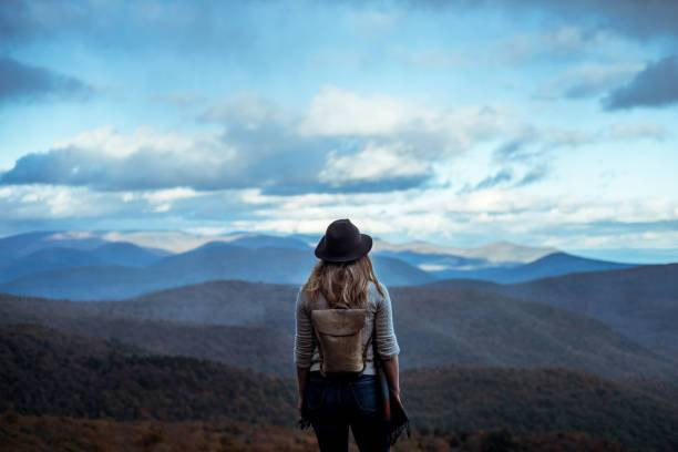 Ilustrasi Kata-Kata Traveling Sendiri yang Penuh Makna. Foto: Unsplash.