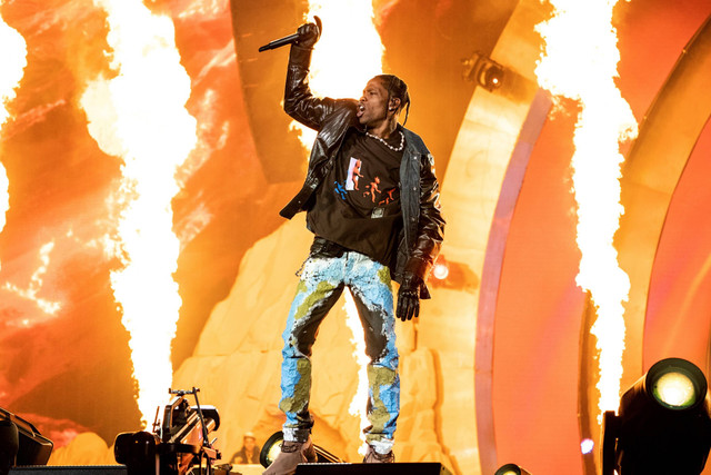 Penampilan Travis Scott pada hari pertama Festival Musik Astroworld di NRG Park, Houston, pada pada Jumat, 5 November 2021. Foto:  Amy Harris/Invision/AP