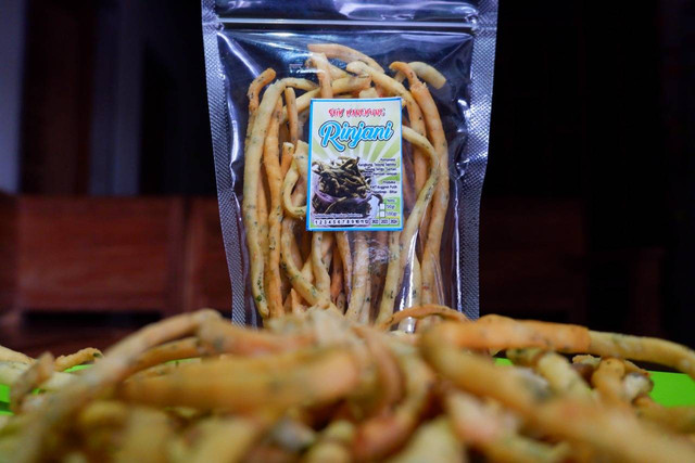 Produk hasil olahan KWT Anggrek Putih "Stik Kangkung Rinjani" (Sumber : Dokumen Pribadi)