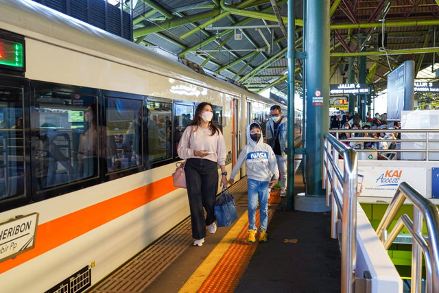 Suasana pengunjung di salah satu stasiun KAI. Foto: KAI