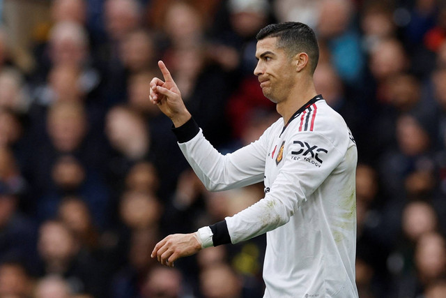 Pemain Manchester United Cristiano Ronaldo bereaksi saat hadapi Aston Villa di Villa Park, Birmingham, Inggris, Minggu (6/11/2022). Foto: Action Images via Reuters/Jason Cairnduff