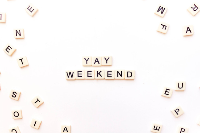 Ilustrasi Caption Weekend Vibes. Foto: Unsplash/Sincerely Media.