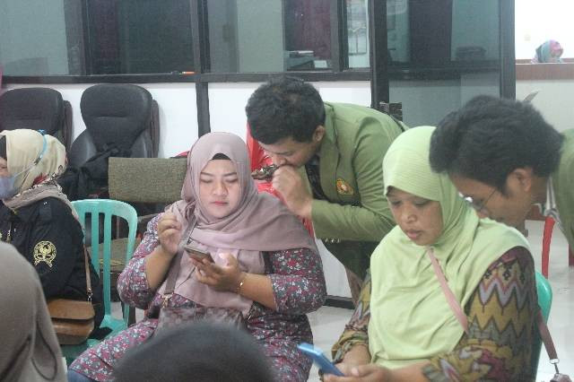 pelatihan dan pendampingan UMKM oleh mahasiswa KKN UPN Jatim bertepat di ruang pertemuan Kelurahan Bendo, Kota Blitar, Jawa Timur, Jumat (4/11/2022). Foto: Alif Maulana/KKN 23  