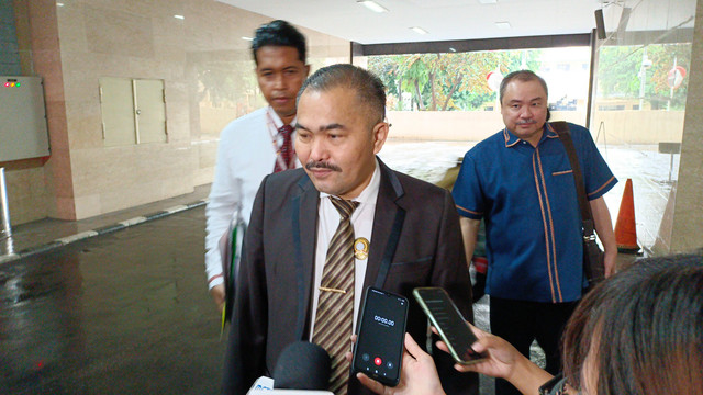 Kuasa hukum Brigadir Nopriansyah Yosua Hutabarat, Kamaruddin Simanjuntak di Bareskrim Mabes Polri. Foto: Aprilandika Pratama/kumparan