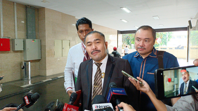 Kuasa hukum Brigadir Nopriansyah Yosua Hutabarat, Kamaruddin Simanjuntak di Bareskrim Mabes Polri. Foto: Aprilandika Pratama/kumparan