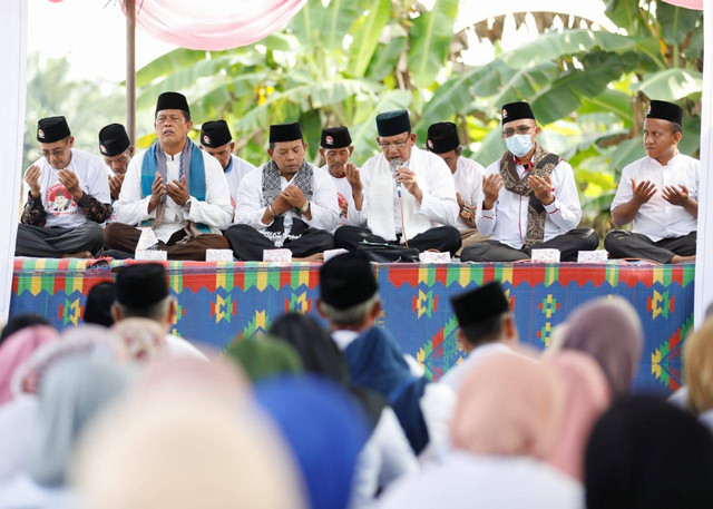 Istigasah dan doa bersama untuk negeri sekaligus memperingati Maulid Nabi Muhammad SAW yang digagas oleh Ustaz Sahabat (Usbat) Ganjar di Dusun V, Desa Ujung Rambung, Pantai Cermin, Serdang Bedagai, Sumatera Utara. Foto: Dok. Istimewa