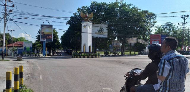 Monumen Pancasila dan Simpang Lima Atambua (Sumber : Pribadi)