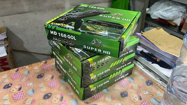 Stok perangkat Set Top Box (STB) semakin menipis di salah satu toko elektronik di Pasar Minggu, Jakarta Selatan, Selasa (8/11/2022).  Foto: Fariza Rizky Ananda/kumparan
