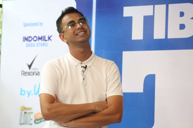 Artis Raffi Ahmad bersama Vincent dan Desta saat konferensi pers Tiba Tiba Tennis di kawasan Pejaten, Jakarta, Selasa, (8/11/2022). Foto: Dok. Agus Apriyanto