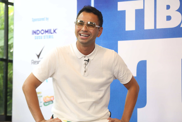 Artis Raffi Ahmad bersama Vincent dan Desta saat konferensi pers Tiba Tiba Tennis di kawasan Pejaten, Jakarta, Selasa, (8/11/2022). Foto: Dok. Agus Apriyanto