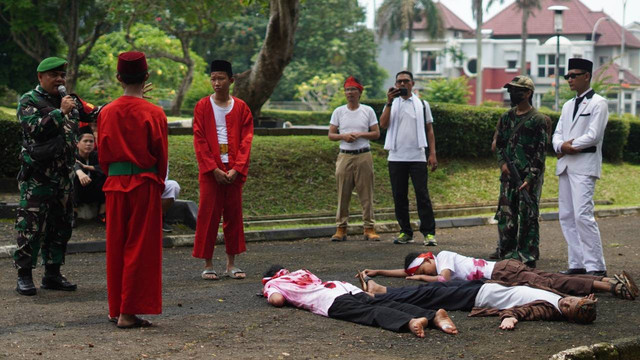Dompet Dhuafa menggelar aksi Milenial Peduli Sejarah, pada Sabtu lalu (5/11/2022), di Monumen Palagan Lengkong, Serpong Utara, Kota Tangerang Selatan.