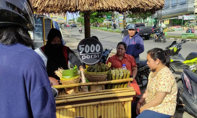 Sate ayam dengan harga merakyat Rp 5 ribu/porsi di Kota Jambi. Foto: Bahara Jati/Jambikita.id