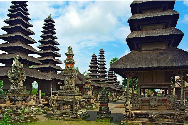 Ilustrasi pura di Bali sebagai bentuk penghormatan terhadap Kebo Iwa. Foto: Pixabay