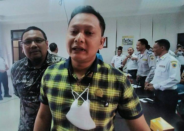 Ketua Komisi III DPRD Brebes Achmad Mafrukhi wayah nrima audiensi puluhan PJL KA.