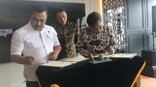 Penandatanganan perjanjian kerja sama Dewan Pers dengan Bareskrim Polri, Kamis (10/11/2022). Foto: Dok. Istimewa