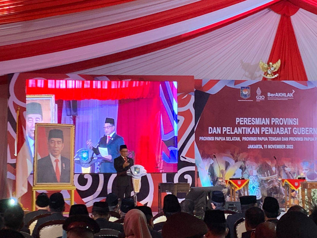 Mendagri Tito Karnavian, meresmikan tiga provinsi baru dan melantik PJ Gubernur ketiga Daerah Otonom Baru (DOB) di Kemendagri, Jakarta pada Jumat (11/11). Foto: Luthfi Humam/kumparan
