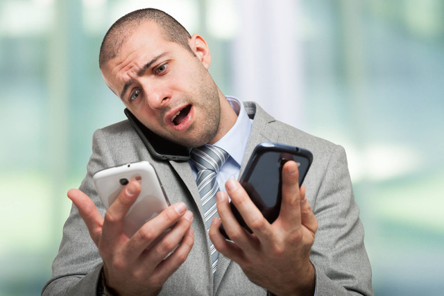 Ilustrasi menerima banyak telepon. Foto: Minerva Studio/Shutterstock