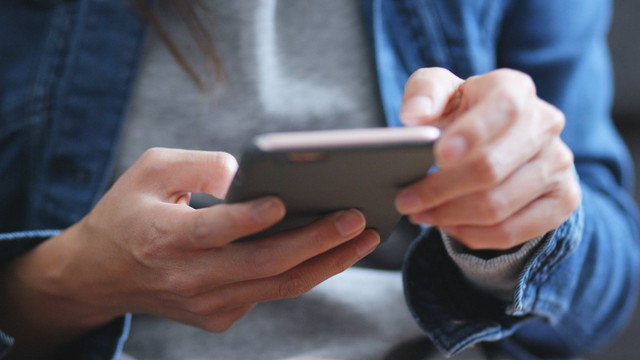 Ilustrasi balas chat. Foto: leungchopan/Shutterstock