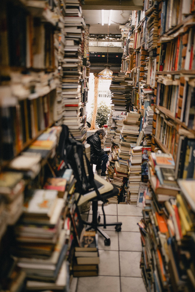 Ilustrasi tempat lapak buku. Foto: Pexels.