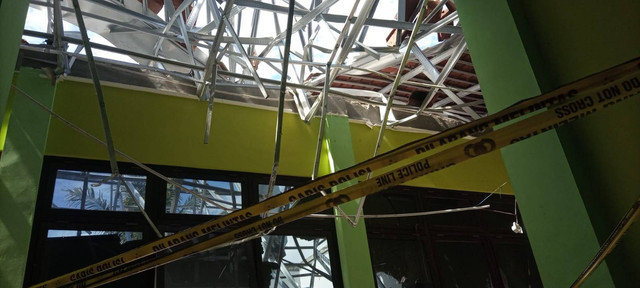 Kondisi atap dari SD Muhammadiyah di Gunungkidul yang ambruk. Foto: erfanto/Tugu Jogja