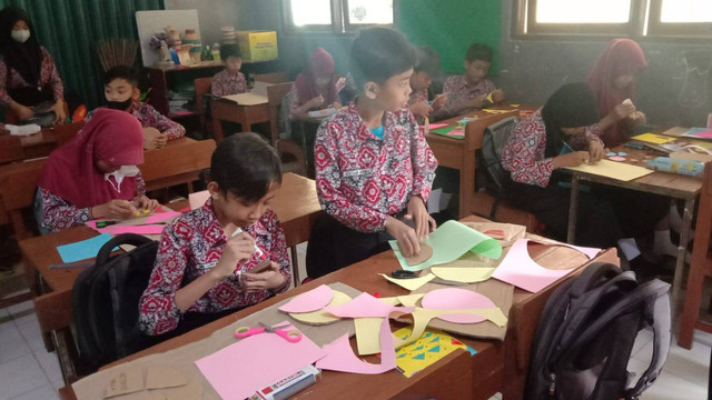 Suasana belajar siswa kelas 6 SDN Bergas Kidul 03, Foto : Nizam