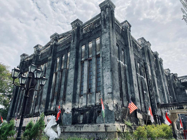                                               Oleh Ainul, Bangunan The Heritage Palace.