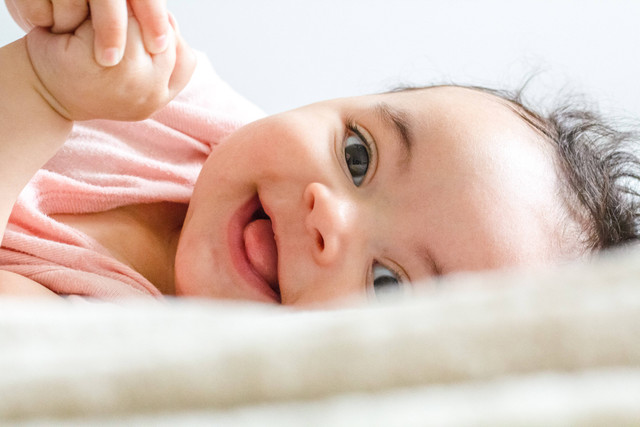 Caption untuk bayi perempuan, Foto: Unsplash/Daniel Thomas.