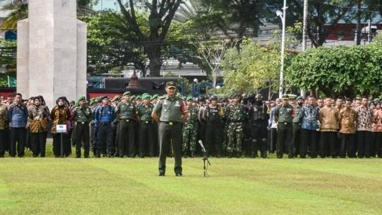 Apel bersama persiapan kunjungan Presiden RI dan UEA di Lapangan Makorem 074/Warastratama. Solo. FOTO: Agung Santoso