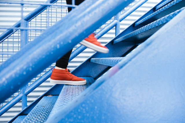 Kata-kata Melangkah dalam Kehidupan, Foto: Unsplash/Lindsay Henwood