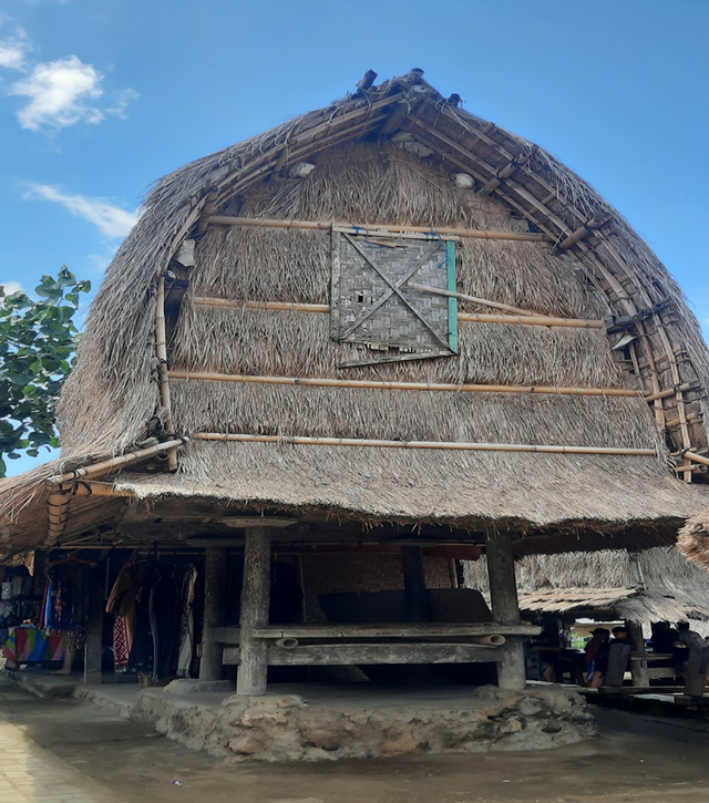 Rumah adat suku sasak desa sade. foto: dok