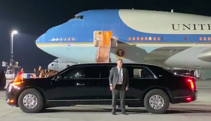 Presiden Amerika Serikat Joe Biden menggunakan mobil kepresidenan khusus setibanya di Bali, Minggu (13/11) malam.  Foto: dok. tangkapan layar instagram.com/g20org