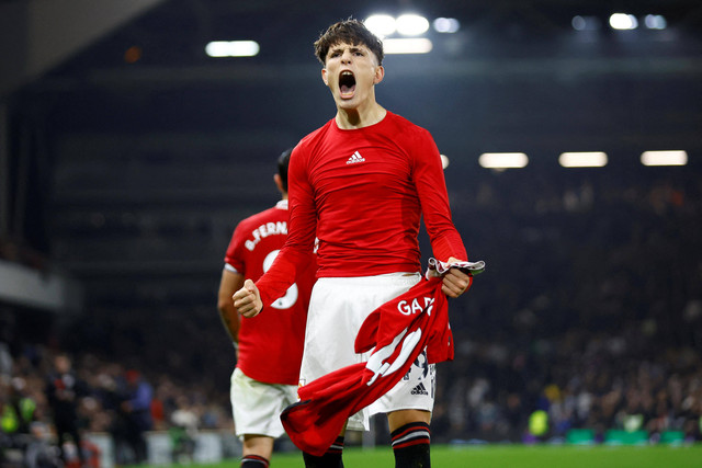 Selebrasi pemain Manchester United Alejandro Garnacho usai mencetak gol ke gawang Fulham pada pertandingan lanjutan Liga Inggris di Craven Cottage, London, Inggris.
 Foto: Andrew Boyers/REUTERS