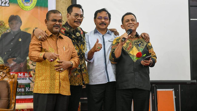 Bupati Karimun, Aunur Rafiq, ketua PDI Perjuangan Kepri, Soerya Respationo, mantan Gubernur Kepri, Nurdin Basirun, dan Gubernur Kepri, Ansar Ahmad. Foto: Istimewa
