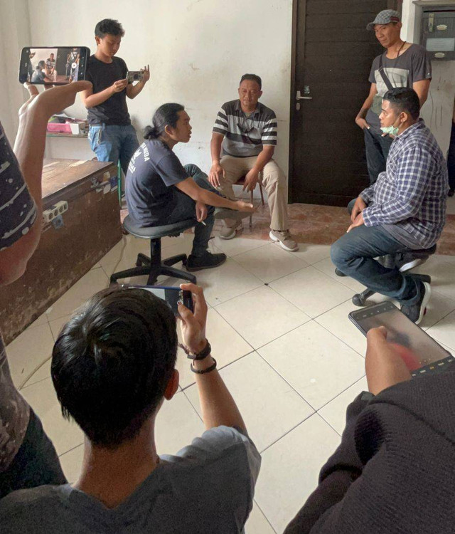 Mahasiswa sempat berdialog dengan piahk yang meminta acara dibatalkan - IST