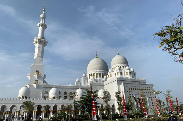 Potret Masjid Sheikh Zayed di Jalan Ahmadi Yani, Kecamatan Banjarsari, Solo. Foto: Dok. Istimewa
