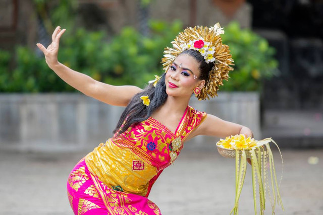 Ilustrasi tari pendet di Bali. Foto: Shutter Stock