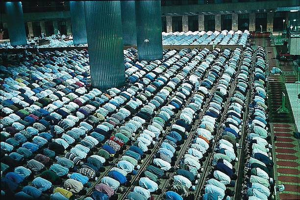 Ilustrasi shalat berjamaah. Foto: Unsplash