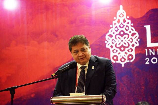 Menko Bidang Perekonomian Airlangga memberikan sambutan di L20 Summit. Foto: Dok: Kemenko Perekonomian.