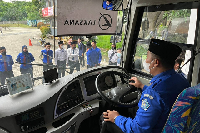 Pelatihan pramudi bus besar Transjakarta di Pool PPD, Ciputat, Tangerang Selatan, Senin (14/11). Foto: Haya Syahira/kumparan