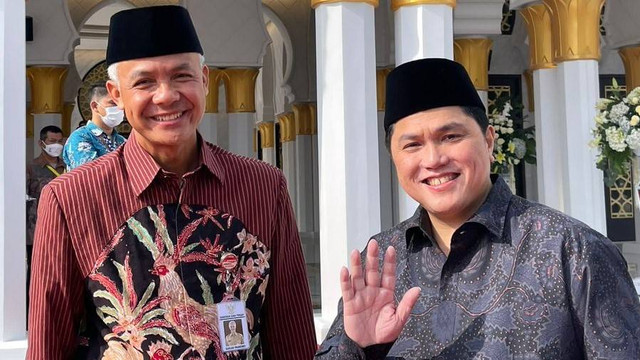 Erick Thohir foto bareng Ganjar Pranowo di sela Peresmian Masjid Raya Sheikh Zayed Solo. Foto: Twitter/@erickthohir
