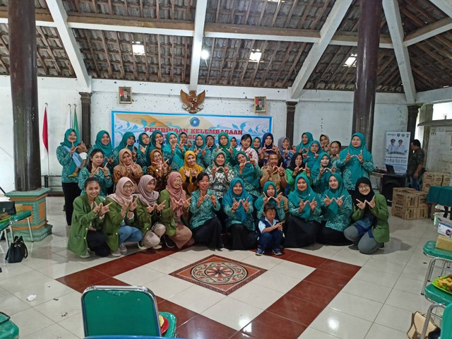 Foto bersama dengan Ketua TP PKK Jombang. (Dokumentasi Pribadi, 2022)