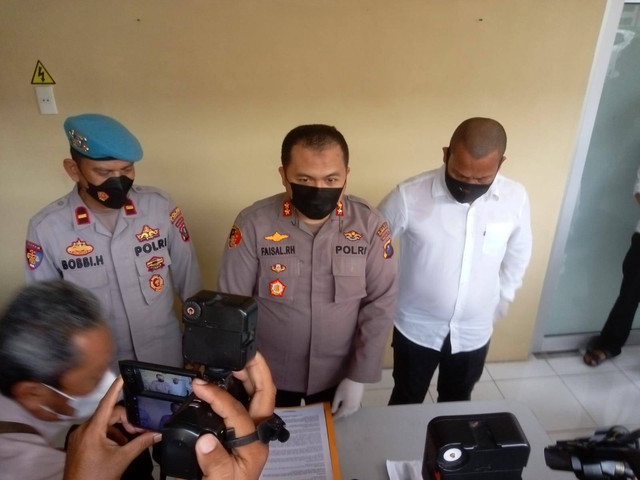 Kapolres Pelabuhan Belawan, AKBP Faisal RH memaparkan kasus polisi tembak mati terduga bandar narkoba di Belawan. Foto: Dok. Polda Sumut