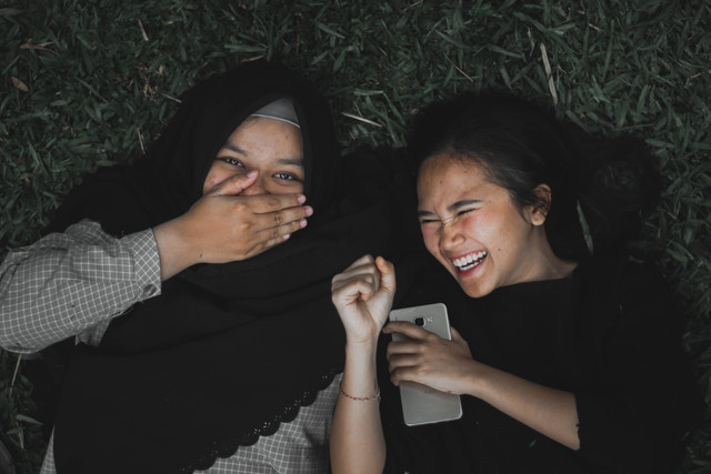  20 Kata-Kata Persahabatan Lucu dan Asyik. Foto : Unsplash/ Muhamad Iqbal Akbar.
