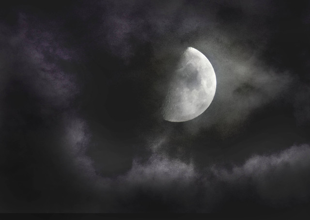 Ilustrasi Bagaimana terjadinya gerhana bulan, sumber foto (Lorenzo Ranuzzi) by unsplash.com