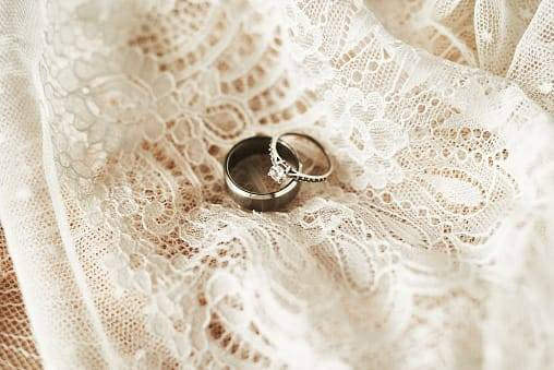 Ilustrasi cincin tunangan. Foto: Unsplash
