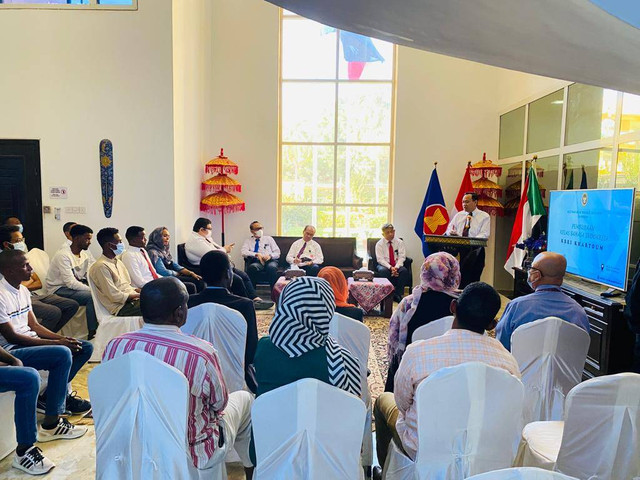 Masyarakat Sudan Sambut Antusias Program Kelas Bahasa Indonesia di KBRI Khartoum