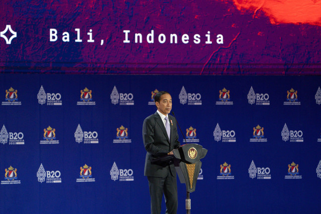 Presiden Jokowi saat memberikan arahan pada penutupan B20 di Nusa Dua, Bali, Selasa (15/11/2022). Foto: Dok. Kadin Indonesia